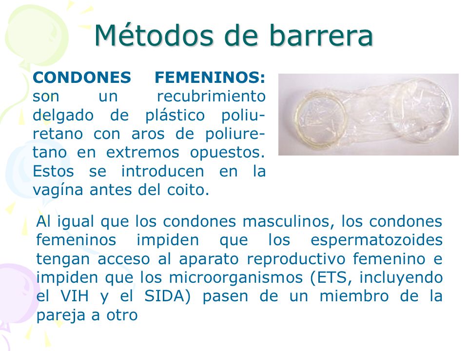 Las pequeñas ampollas blancas sobre la cabeza del miembro